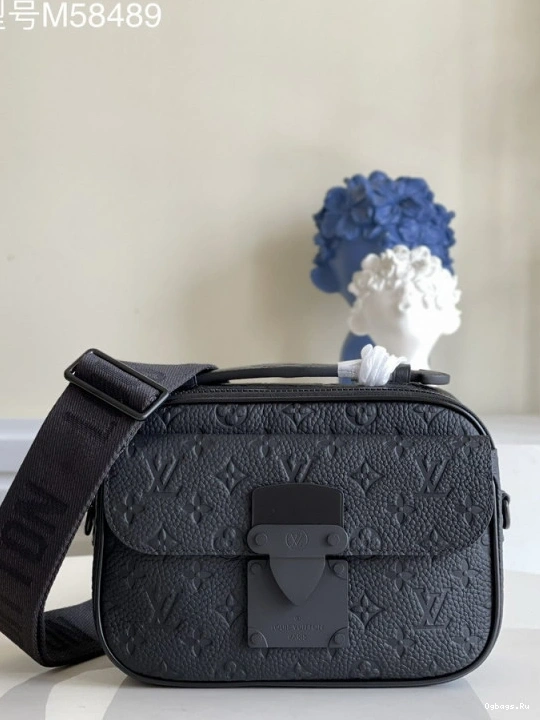 VUITTON LOUIS LOCK S MESSENGER 0413